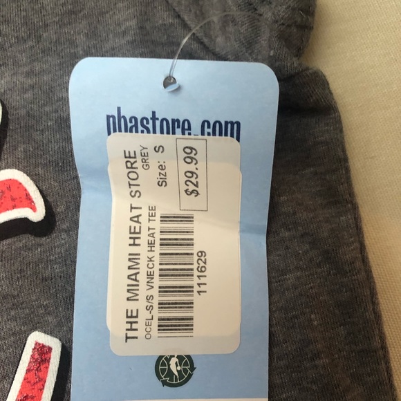 🔥Miami Heat Gray 5th & Ocean T-Shirt - Picture 6 of 8